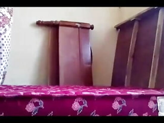 एक वृद्ध मानिसको महिला एक जवान सेक्सी नीलो द्वारा fucked भयो