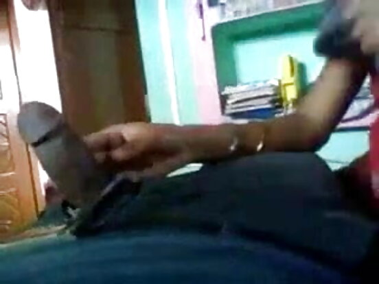 मलाई सेक्सी-सेक्सी चलचित्र जोडीको लागि आन्टी भारत चाहन्छु