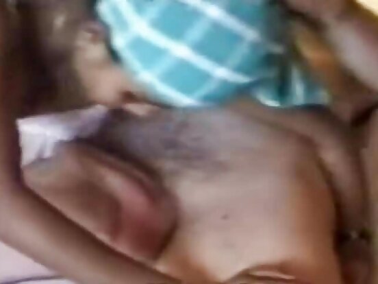 सेक्सी हट भिडियो फिल्म भारतीयहरूले पोलालाई अँगालो हाल्छन्