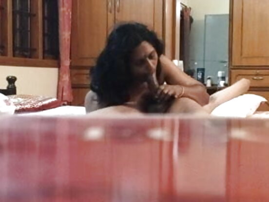 आन्ध्रकी श्रीमतीले भांग चुस्दैछिन्, पत्नी रानीले भाला चुस्दैछिन् sexy movie