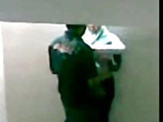 अङ्ग्रेजीमा Staircase Voyeur सेक्सी फोटो पठाउनुहोस्