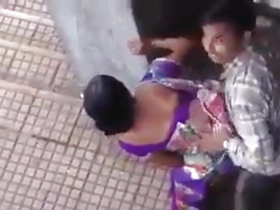 सार्वजनिक रुपमा पक्राउ परेका भारतीय जोडीले आफ्नो प्रेमीलाई सेक्सी फिल्म पठाएका छन्