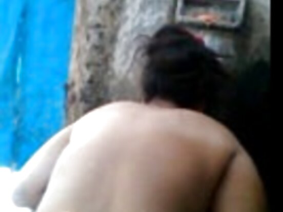 देसी श्रीमती नुहाउने क्रममा समातिए hindi sexy movie