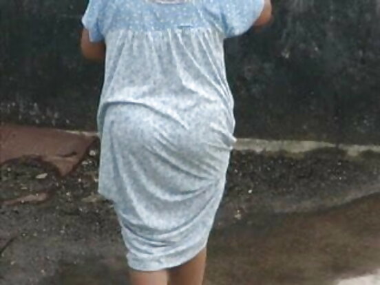 Spying Indian Aunty - Ass Bend - Booty Aunty Voyeur सेक्सी भिडियो चलचित्र अंग्रेजीमा