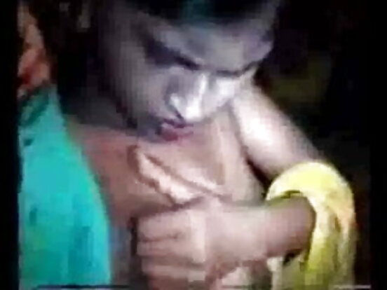 उत्तर भारतीय आन्टी Busty काकी अंग्रेजी छिमेकी फोटो सेक्सी आफ्नो स्तन देखाउँछ