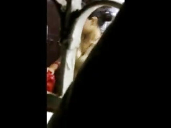 नुहाउने र लुगा धुदै गरेको देसी श्रीमतीको फन्दामा, सेक्सी फिल्मकी नायिका