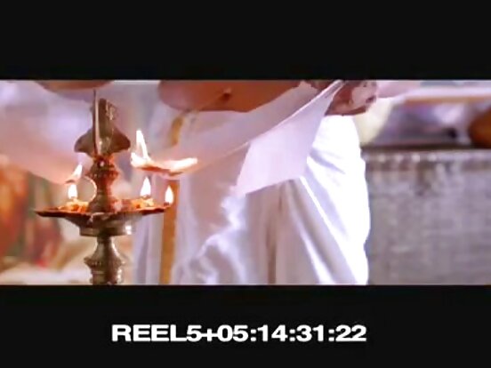 टपलेस सेक्सी हिन्दी फिल्म सेक्सी रसिया - टपलेस मा नन्दना सेनले पूर्ण स्तन देखाउँछिन्