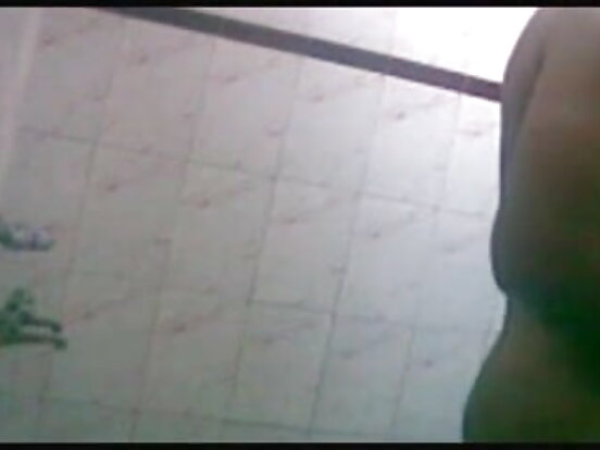 Desi full sexy sexy film भारतीय श्रीमती आफ्नो श्रीमानसँग नुहाउने साथीसँग नुहाउँदै