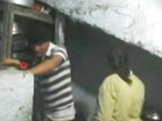 उत्तर भारत सेक्सी फोटो सेक्सी सेक्सी केटाले क्यामेरा ठीक गर्छ र आन्टीलाई चुदाउँछ