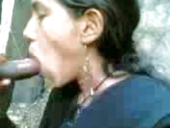 भारतीय युवतीहरूले विश्वविद्यालय क्याम्पसमा आफ्ना प्रेमीको लिंग चुस्छन्